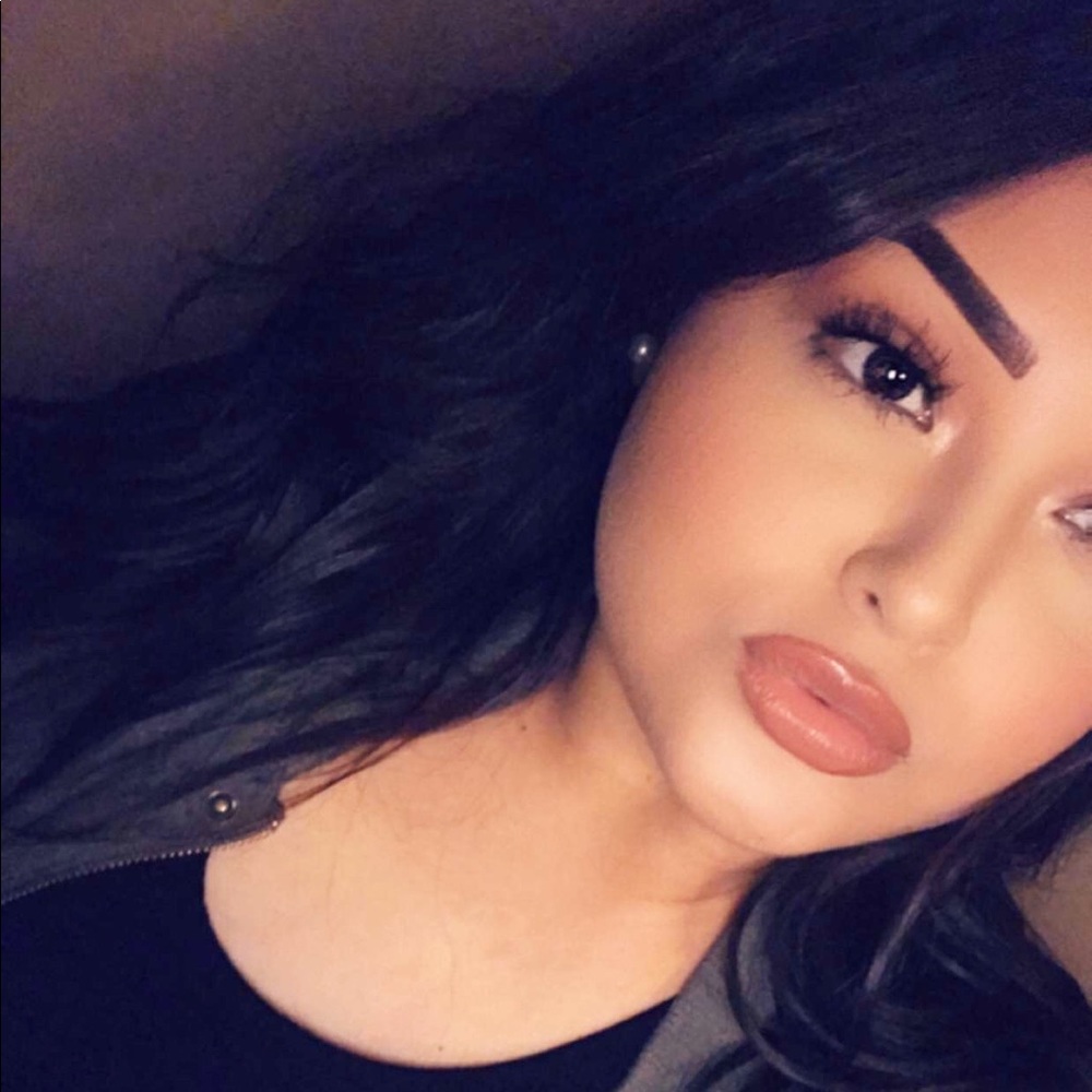Meet your Posher, Desiree